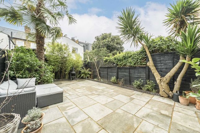 Flat for sale in Cornwall Grove, London
