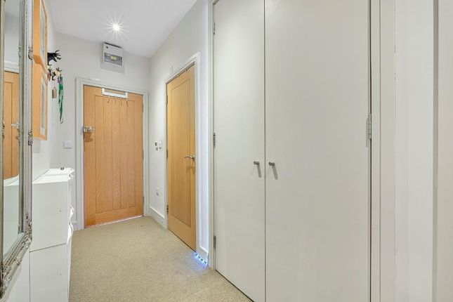 14, Coombe Lane, Raynes Park photo 2