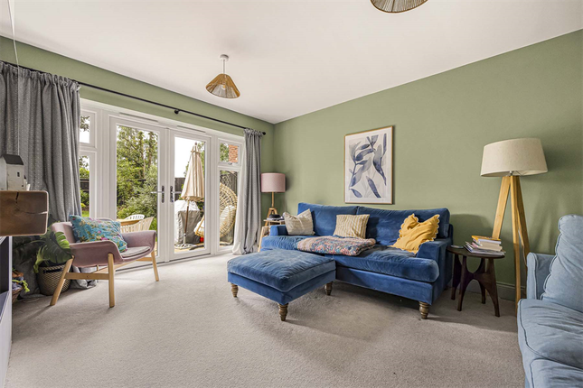 4 Chiltern Gardens, Woodcote photo 4