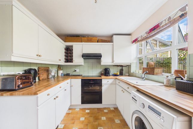 24, Hombrook Drive, Bracknell photo 2