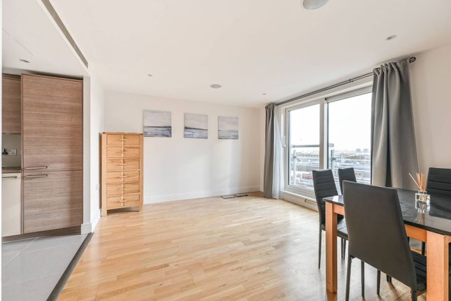 Flat for sale in St George Wharf, Vauxhall, London