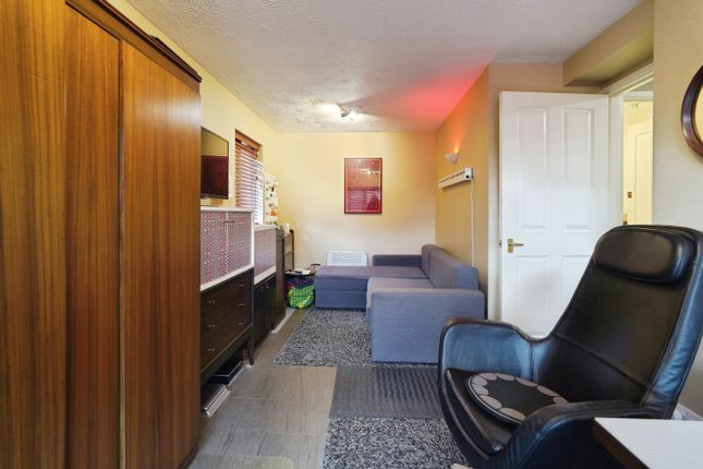 Flat 27/Castle Court,, Sydenham Road, Bell Green photo 4
