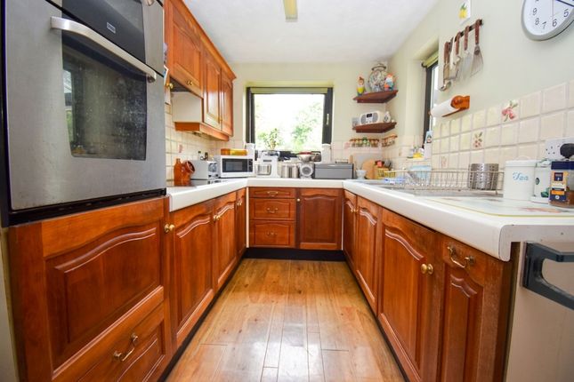 16 Rosemoor Grove, Eastleigh photo 4