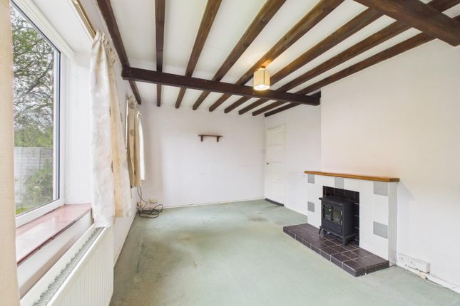 8, Heathside, Ashford photo 4