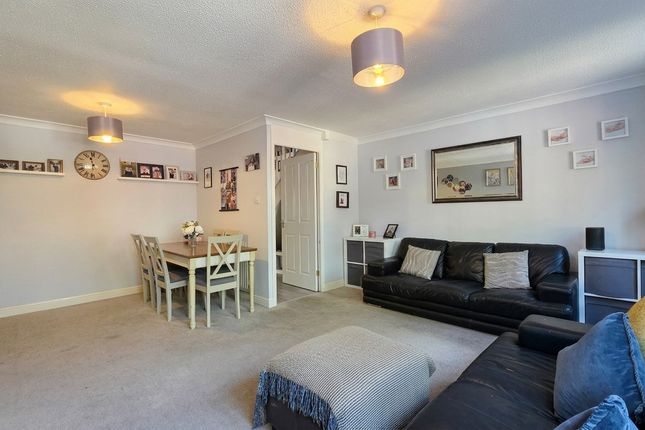 26 Silver Hill, College Town, Berkshire photo 4