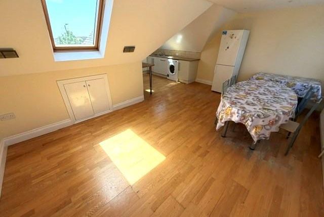 221, Whitchurch Lane, Edgware photo 4