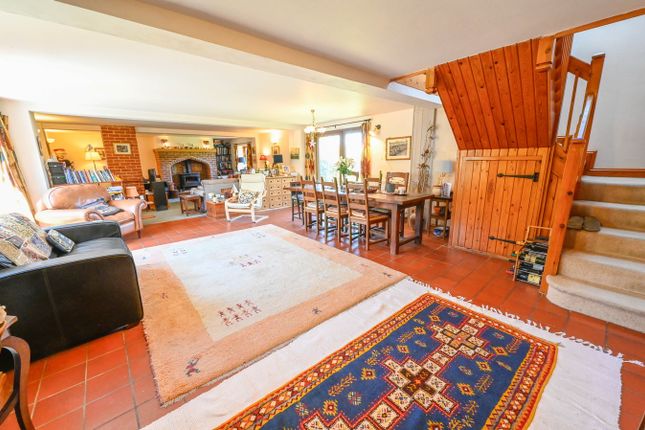 4 The Courtyard, Holt Green, Wimborne photo 2