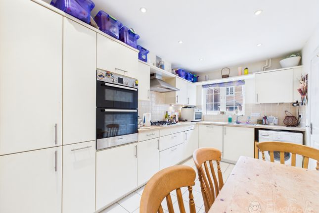12, Hawthorn Way, Bordon photo 2