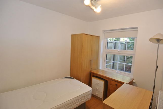 40a, Victoria Street, Englefield Green photo 4
