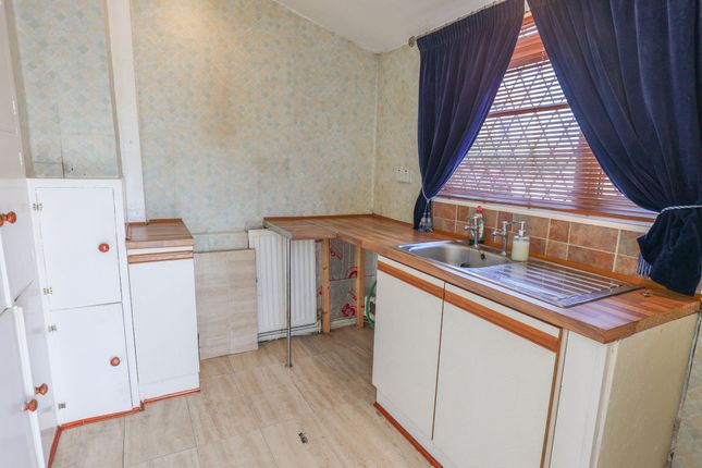 6 Kings Crescent, Morecambe photo 4