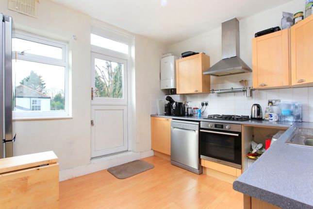 Flat to rent in Edgeley Road, Clapham, London