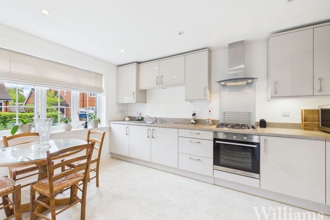 30 Hammond Street, Aylesbury photo 2