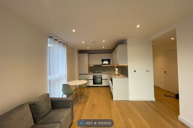 Flat  Broxburn House, Gordon Road, London photo 3