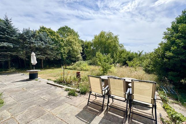 Beaconfield, The Strait, Windmill Hill photo 2
