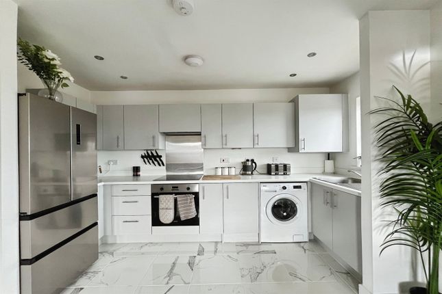 4, Apartment 10, Newtons Fold, Leigh photo 4