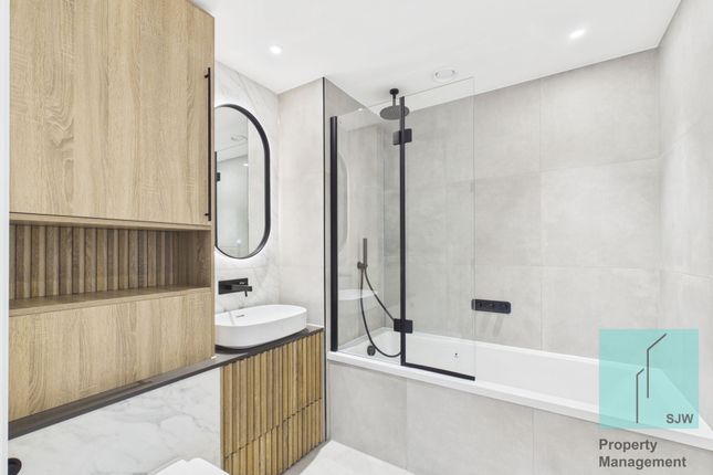 901 Apogee House, 1 Eden Place, London photo 4