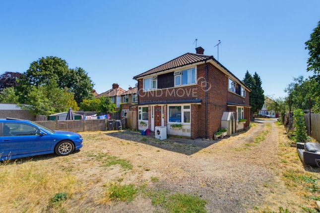 789 (90), Staines Road, Feltham photo 4