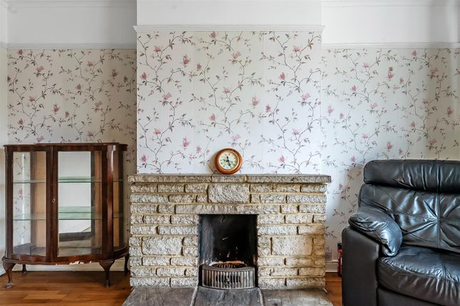 128, Craddocks Avenue, Ashtead photo 4