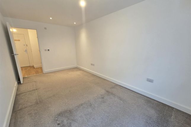 00 Bedroom.Jpg