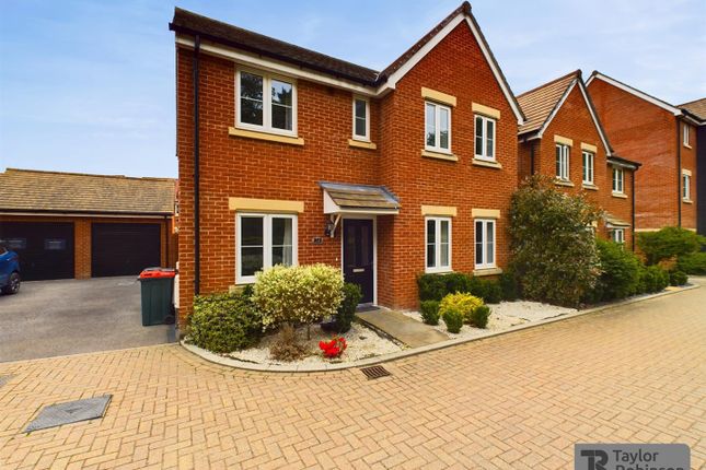 Thumbnail Detached house for sale in Somerley Drive, Crawley