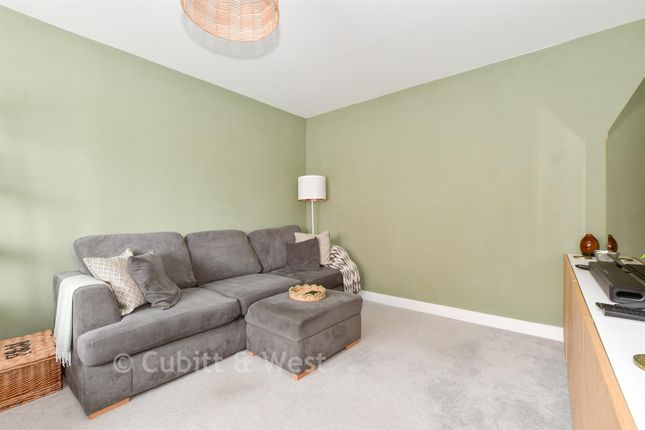 7, Donovan Way, Arundel photo 4