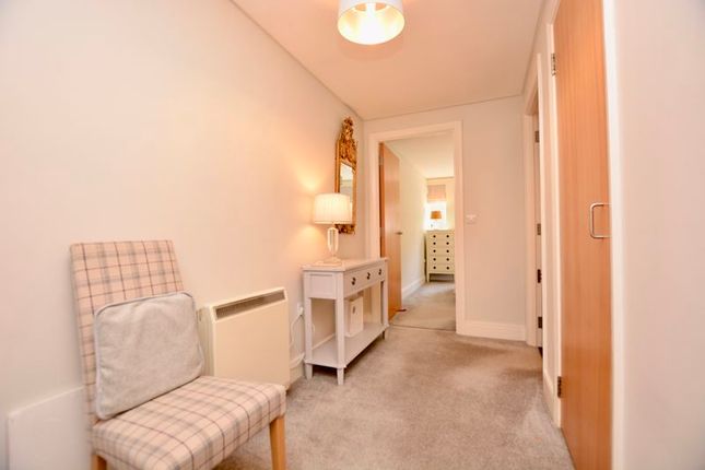 5, Marina Place, Hampton Wick photo 4