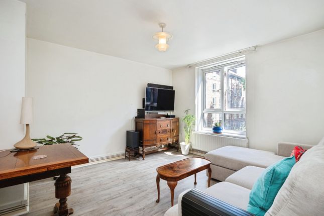 Flat 13, Charnwood House, Charnwood Street, London photo 4