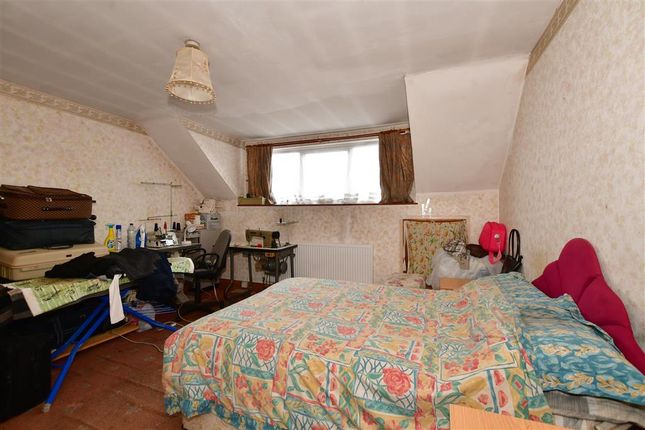 Thumbnail Flat for sale in Parchmore Road, Thornton Heath, Surrey