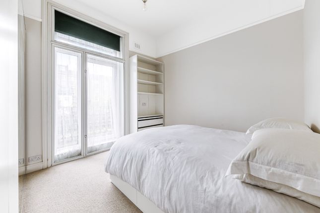 Raised Ground Floor Flat, Greater London photo 4