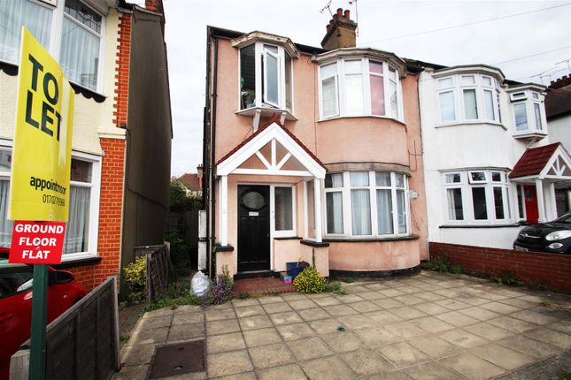 Thumbnail Flat to rent in Dundonald Drive, Leigh-On-Sea