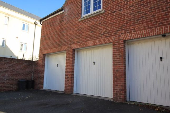 Town house to rent in Gamecock Close, Brockworth, Gloucester