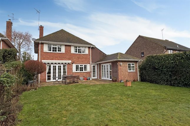 26, Ash Combe, Godalming photo 3
