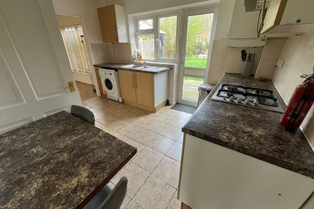 78, Rockingham Way, Stevenage photo 3