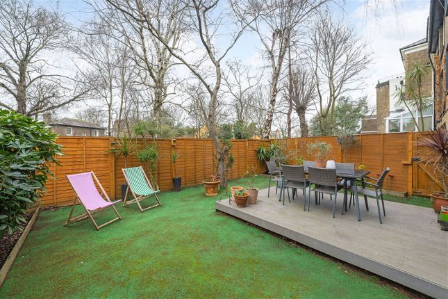 Flat for sale in Kings Avenue, Clapham