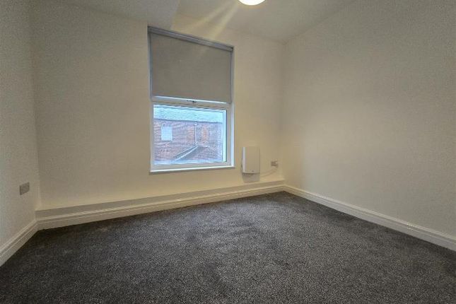 Flat 4, 22, Wood Street, Ashton-Under-Lyne photo 3