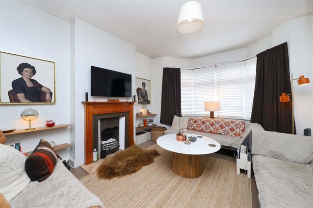 99, Granville Road, Hillingdon photo 2