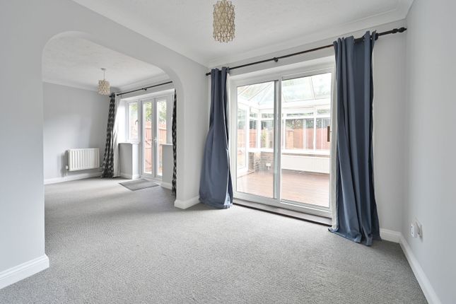 Norbury Avenue, Watford photo 4
