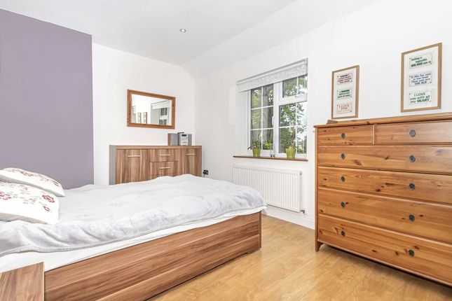 45, Bryony Road, London photo 4