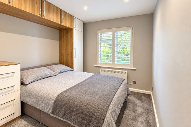 Habershon Drive, Camberley photo 4
