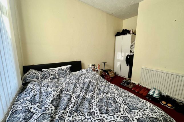 End terrace house for sale in Dallow Road, Luton