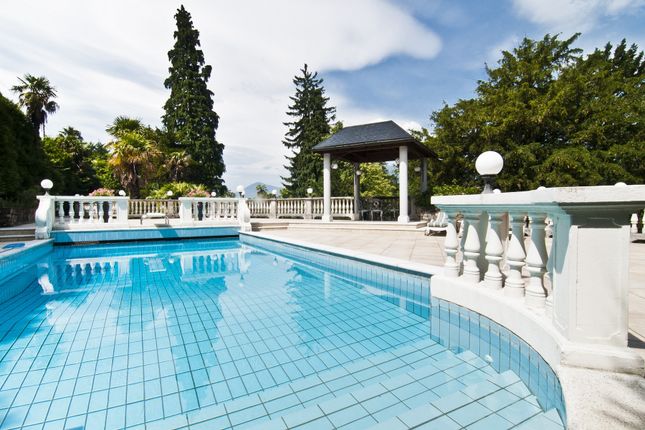 Villa for sale in Via Carnella, Luino, Lombardia