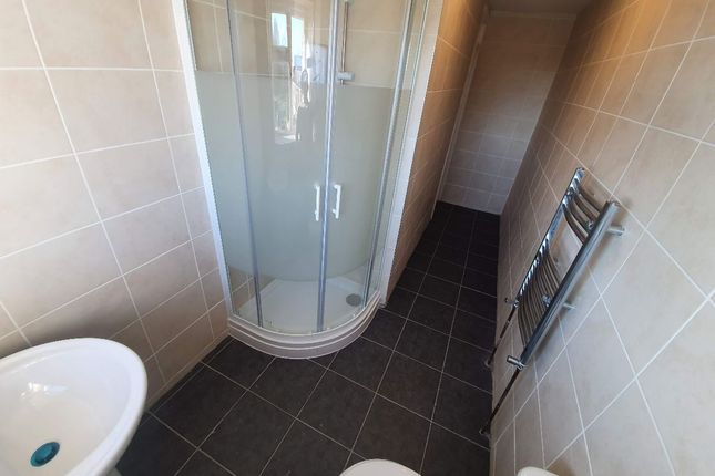 Room 1, 20 Whernside Way, Northampton photo 4