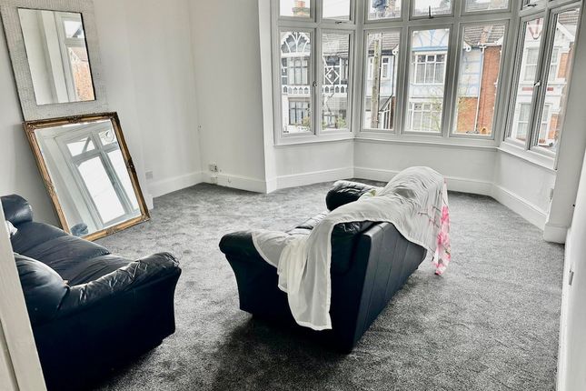 2-bed flat on 31, clarendon garden, £1,700/mo