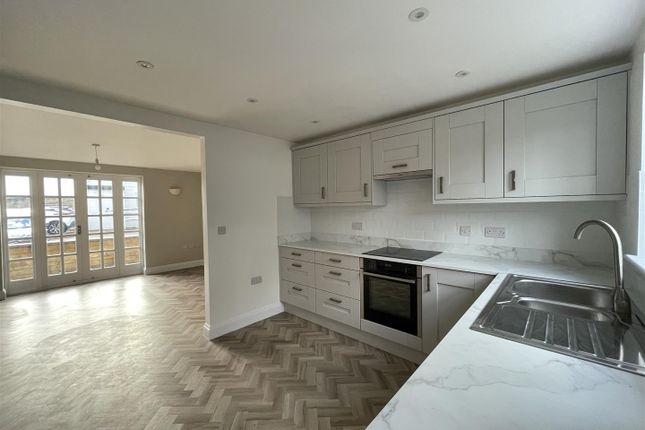 2 Rock Court, Rock Road, Stamford photo 3