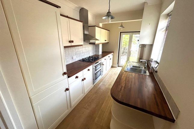 Kitchen 2.Jpg