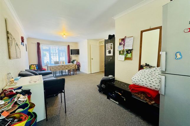 25, Jubilee Close, Pinner photo 4
