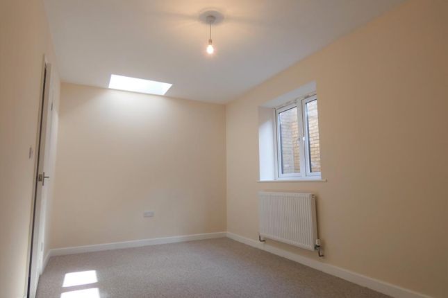Flat 1 Giles Centre, Alvescot Road, Carterton photo 5