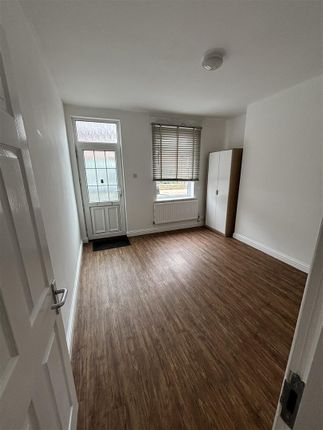 Terraced house to rent in Newgate Lane, Mansfield