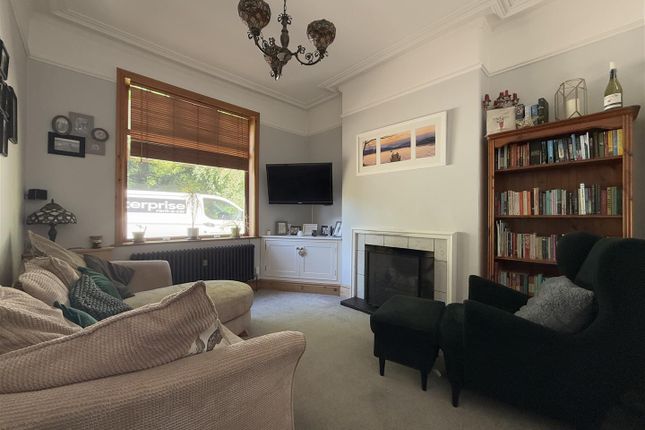 18, Calland Avenue, Hyde photo 2