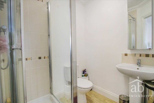 Town house to rent in Griffiths Close, Ipswich
